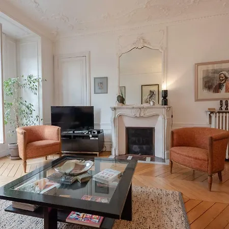 Chasles Apartment